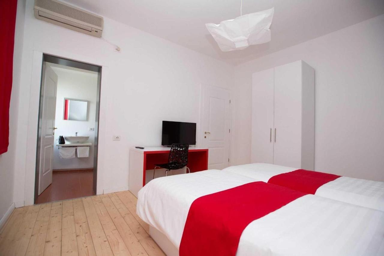 Hotel Rimini Tirana Buitenkant foto