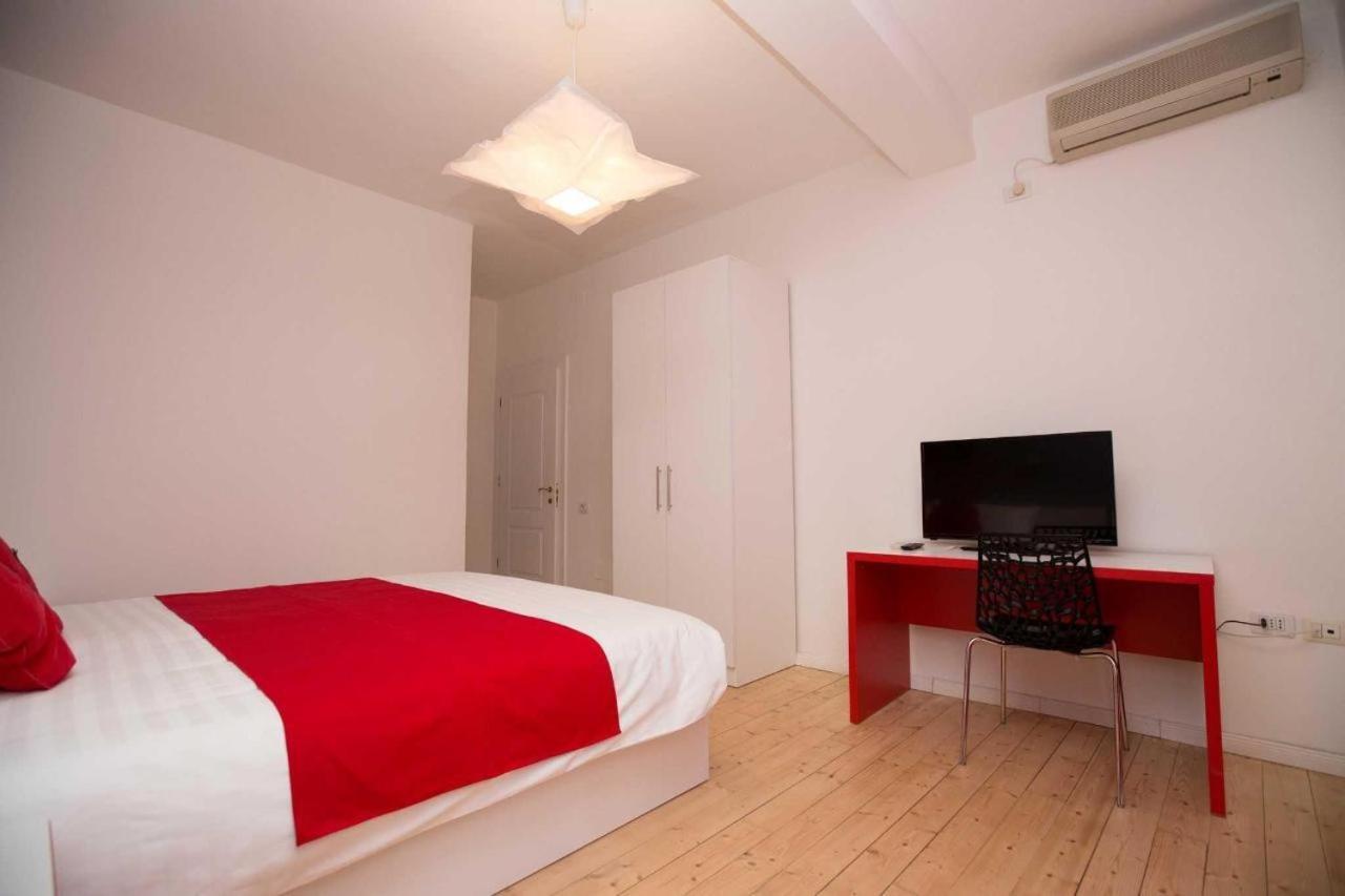 Hotel Rimini Tirana Buitenkant foto