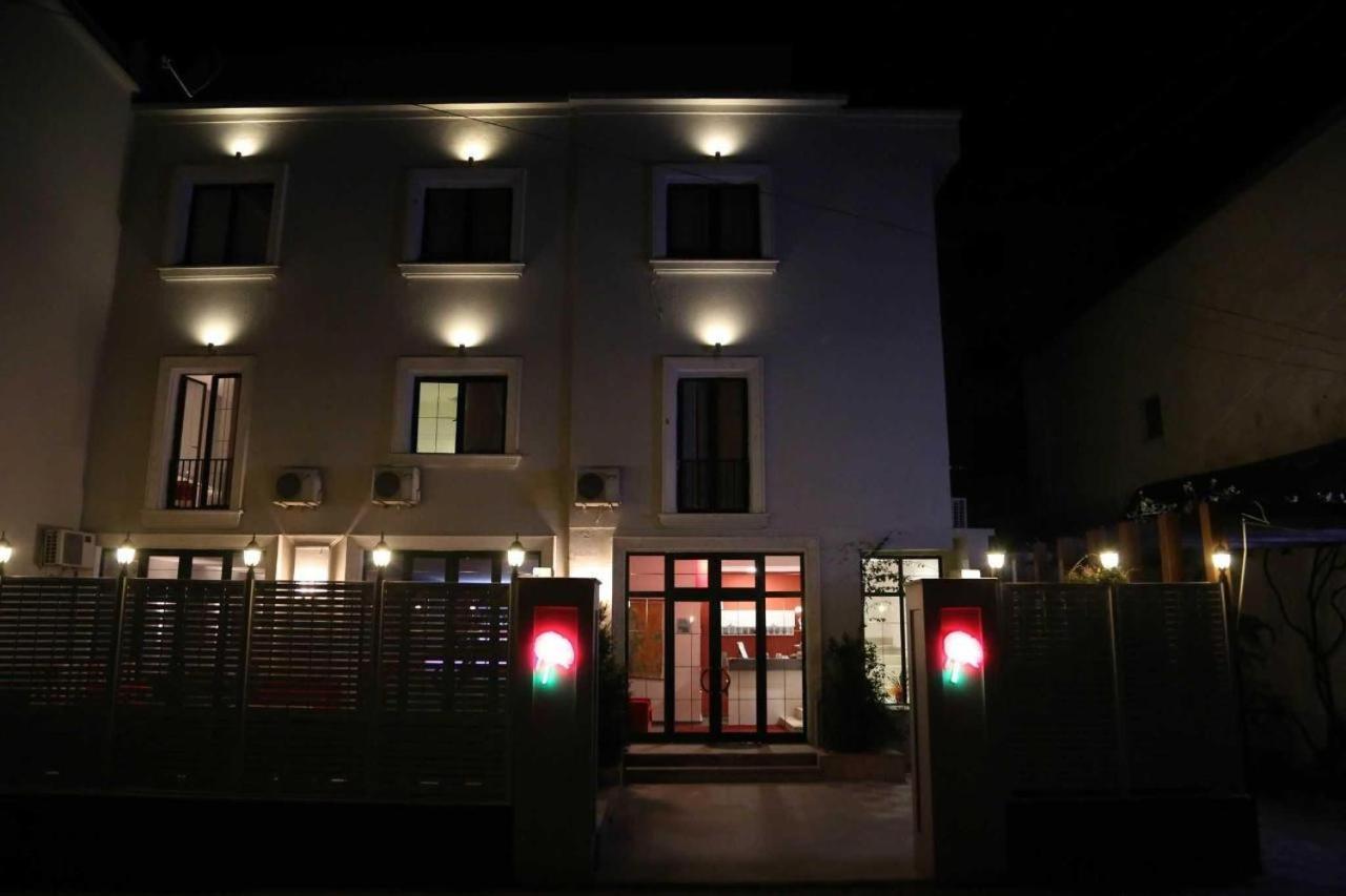 Hotel Rimini Tirana Buitenkant foto