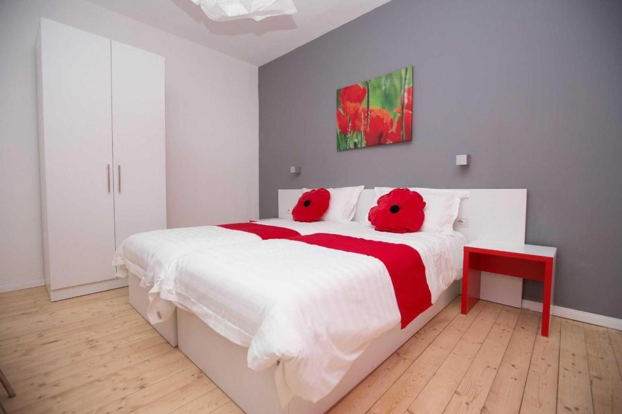 Hotel Rimini Tirana Buitenkant foto